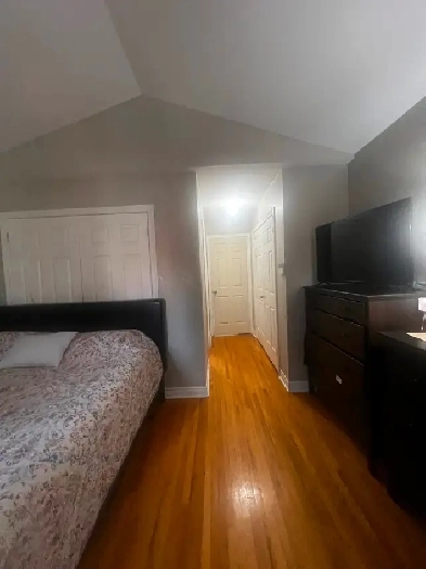 LARGE PRIVATE ROOM WITH PRIVATE BATHROOM Image# 3