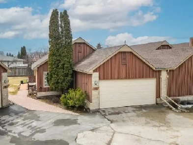 1428 Bungalow Condo In Lindenwood! 3Bed, 3 Full Bath! Image# 1