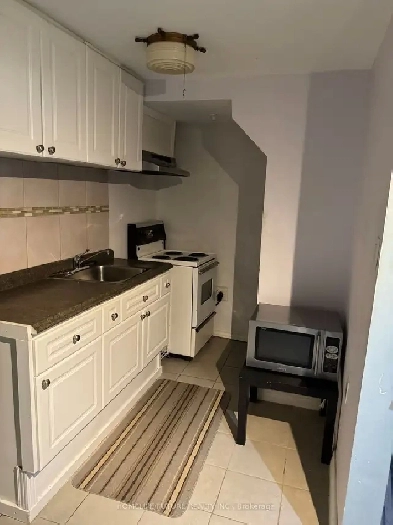 Amazing - For Rent In Scarborough - Hydro, Water Included Image# 3