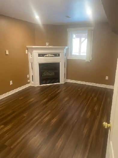 1 Bedroom basement-Excellent Location!! Image# 1