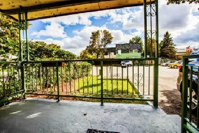 Perfect 3 bedrooms Townhouse for Rent @ $2500 in BRAMPTON Image# 1