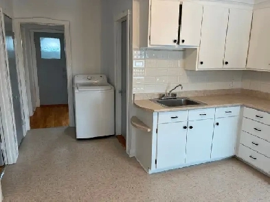 4 et 1/2 (2 chambres fermées), Métro Crémazie Image# 1