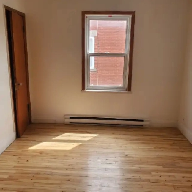 4 1/2 sur Jeanne D'Arc Image# 1