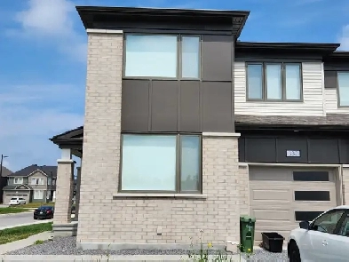 BEAUTIFUL  TOWNHOME- CORNER   NORTH EAST   PARK FACING Image# 1