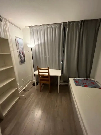 Close Skytrain Condo Douglas, New Westminster Stayion