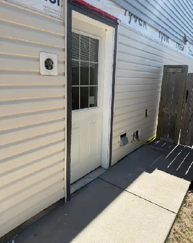 LEGAL 2 BEDROOM BASEMENT SUITE CUSTOM SHOWER – Available May 1 Image# 1