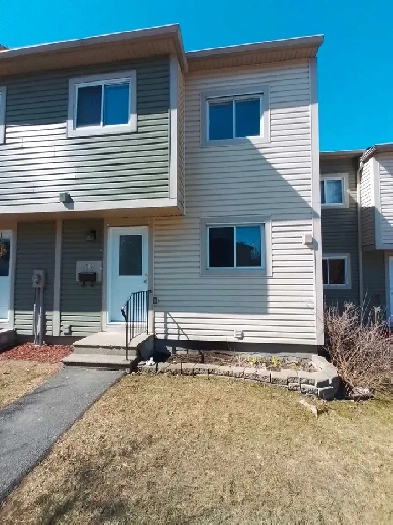 Orleans 3 bedroom townhouse for rent Image# 1