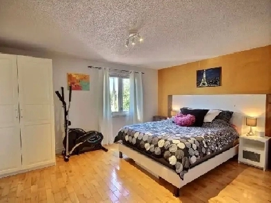 Rooms are available for rent, very spacious with a private washr Image# 2