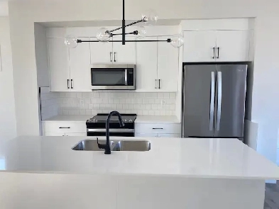 Brand New Townhouse 3 Beds, DBL ATT Garage, End Unit in Keswick Image# 1