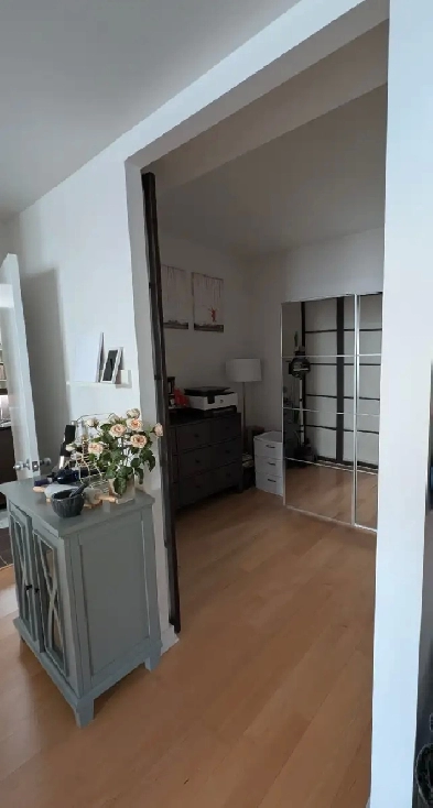 One Bedroom   Den Condo for Rent in Mondrian. Image# 1