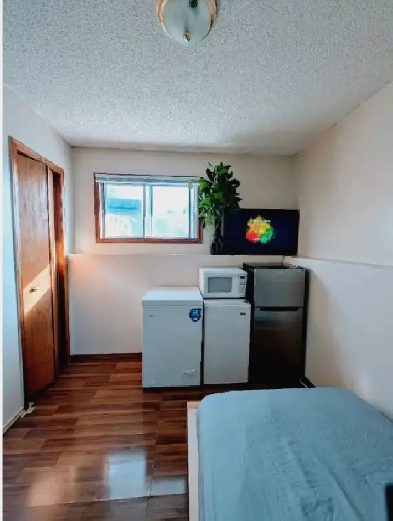 ROOM FOR RENT -AVAILABLE NOW Image# 1