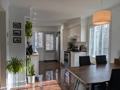 4 1/2 Rosemont- Lumineux- tranquille- 2 Chambres fermées Image# 1