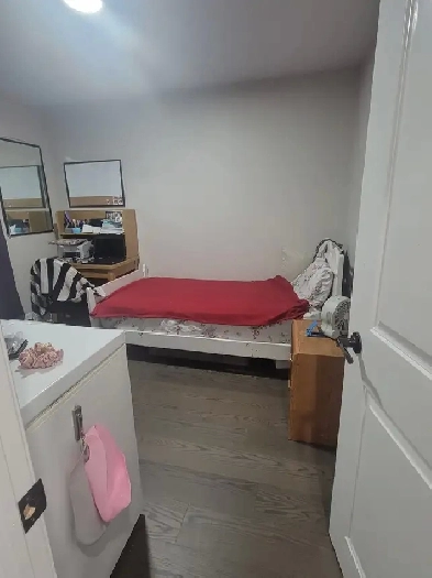 private separete room rent 800 (May only) Image# 1