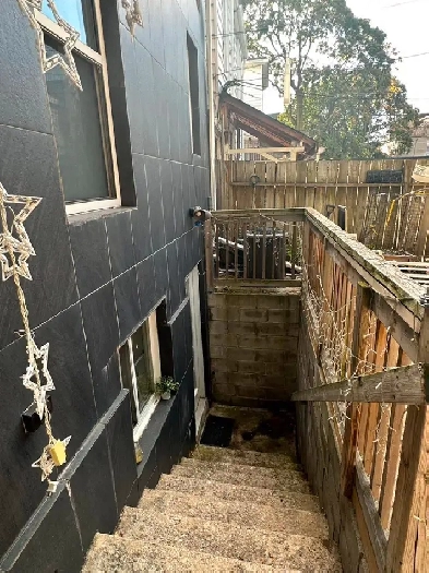 1 Room Available ($800/month) – Steps from UofT St. George! Image# 1