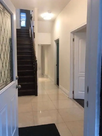 Upper level Private Room Available in co-ed student house ($860/ Image# 1