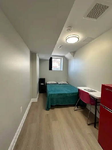 Bachelor studio apartment for rent in Bradford Image# 7