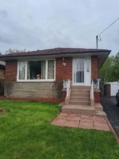 room availiable for two girls Image# 1