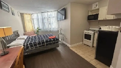 Furnished bachelor studio, Dundas/College Station, TMU, May 1 Image# 3