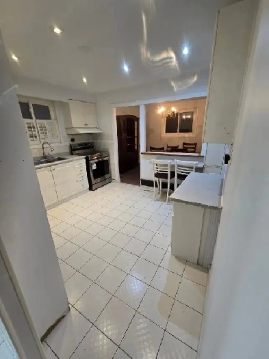 3 Bedroom upper level of Bungalow for Rent in brampton Image# 1