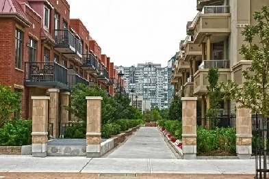 Unique Ground Floor 1 1 Condo with two Entrances - Mississauga Image# 6