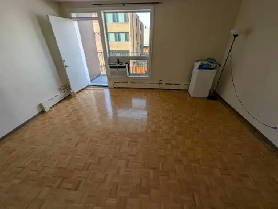 Living Room for Rent Image# 1