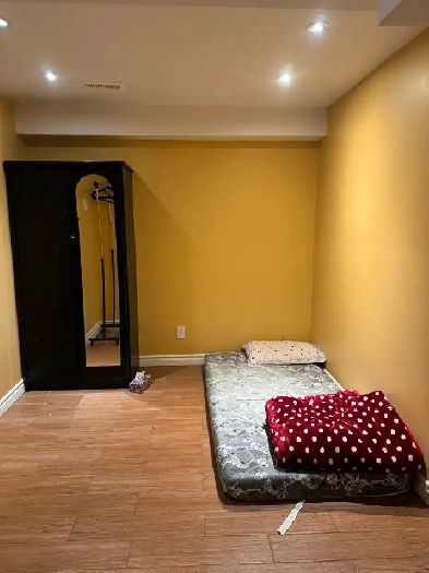 One Room in Two Bedroom Basement Image# 1