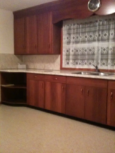 2 Bedroom Main Floor Bungalow Apartment Available June 1 Image# 1