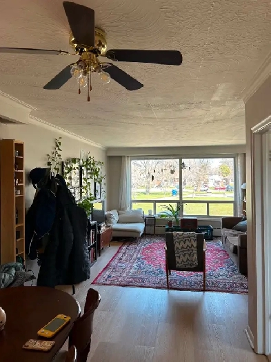 Reno'd 3 bed Apt#2 , 1 Pkg , 4pc-bath 1250sf Eglinton/Allen Rd Image# 1