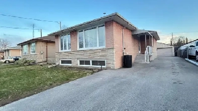 Scarborough House for Sale Open house April 20th 2-4pm Image# 1