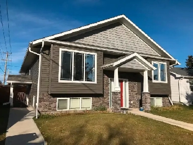 LARGE 6 BEDROOM BI-LEVEL WITH 2 SEPARATE UNITS Image# 9