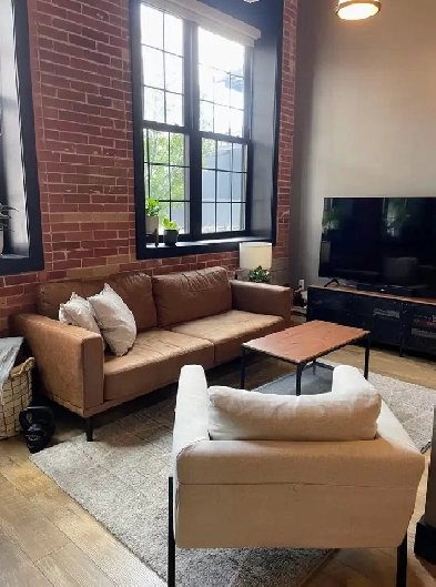 Loft Style Living! Beautiful 1-bedroom condo In Gaslight Galt! Image# 3