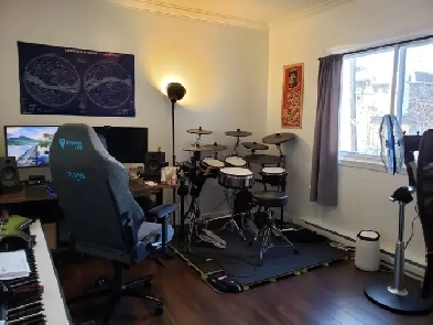 Jolie 4 demi 500m metro parc, UDM campus MIL HEC, parc extension Image# 1