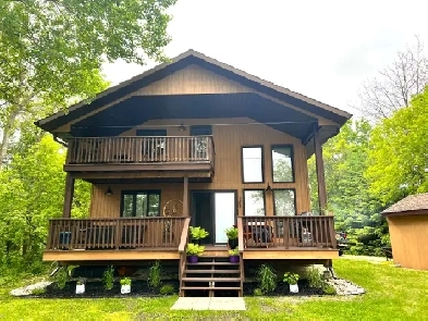 Lake Front Cottage Getaway Image# 1