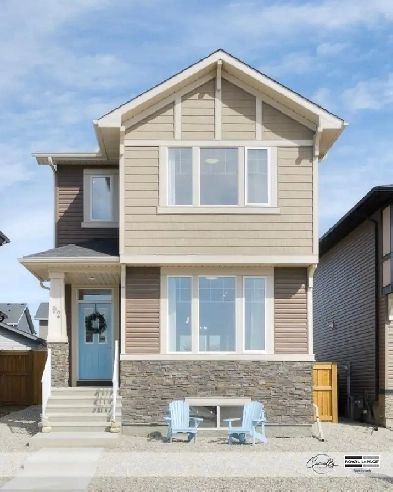 Beautifully Upgraded Home with a LEGAL SUITE in Cochrane, AB Image# 10
