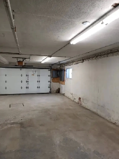 Garage spots for rent in ville saint-laurent (for cars only) Image# 1