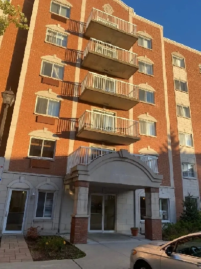 Superbe Condo 3.5 Spacieux Lux a louer St-Laurent Cote-vertu Image# 1