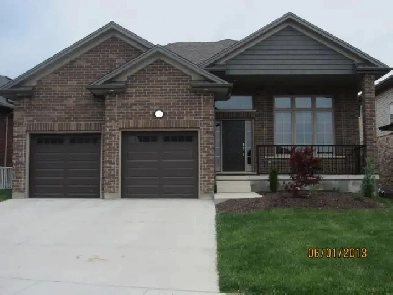 BEDROOM AVAILABLE IN AN ALL-FEMALE ONLY EXECUTIVE STYLE HOUSE