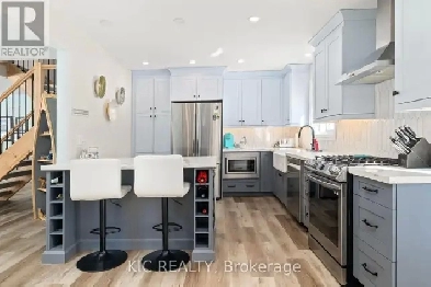 ~~~Beautifully Renovated home in Waterfront Community~~~ Image# 3