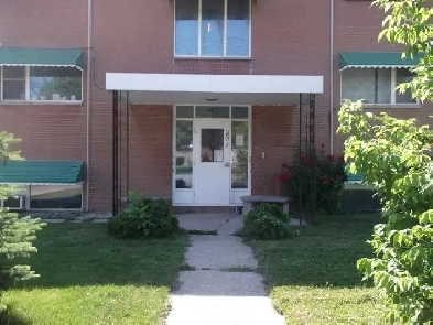 Large ALL INCLUSIVE 2 bdrm available close to shopping @ 297 Ind Image# 9
