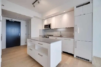 Downtown sublet (now-August 31, 2025) at Sky Signature Suites Image# 3