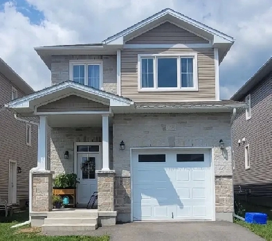 Rent 3 bedrooms, 2.5 Bath, Detached house, in West End Kingston Image# 6