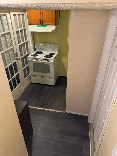 cheap available Apr 30 one bedroom living room sandstone Image# 1