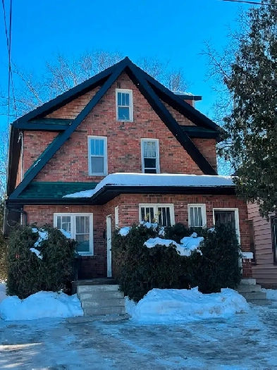 ATTN TRENT STUDENTS I 6  Bdrms | Just Steps To Downtown Image# 1