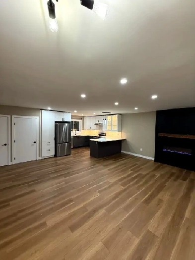 Stunning Crestview Home – Fully Renovated Top to Bottom! Image# 2