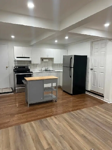 WOW! Spacieux loft avec cachet! Parking! Image# 1