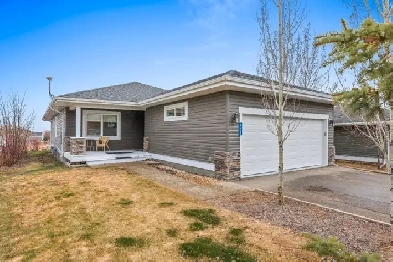 STUNNING BUNGALOW IN ESTATES AT WATER'S EDGE! Image# 1