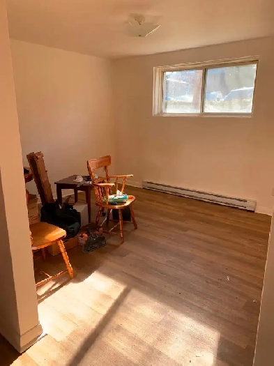 Très grand 3 1/2 Ahuntsic, demi-sous-sol Image# 1