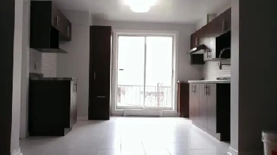 5 1/2 2 minute de METRO FRONTENAC Image# 1