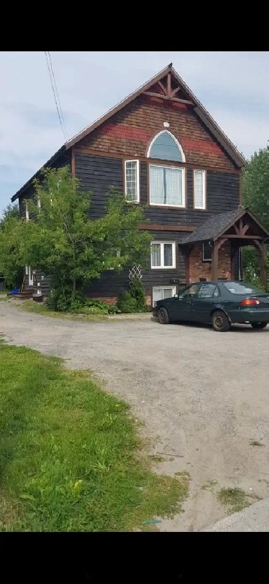 Professional room rental Paris street Image# 1