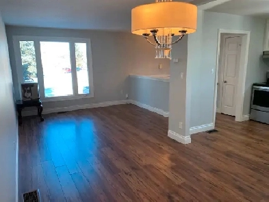 FAMILY HOME in great neighbourhood w/big fenced yard- June 1st! Image# 9